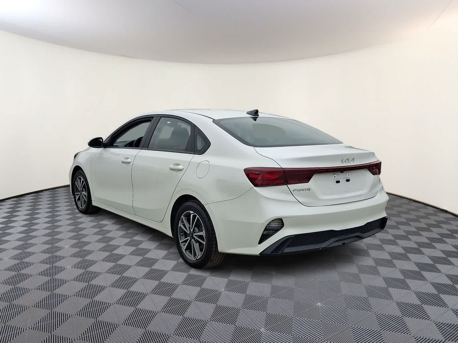 Thumbnail: 2023 Kia Forte - 7