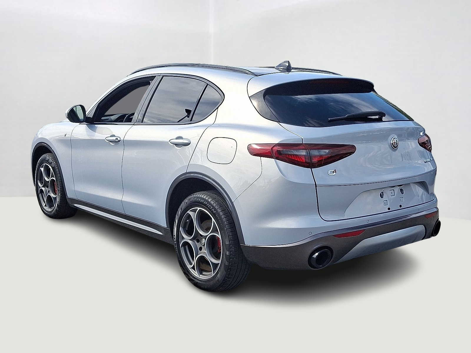Thumbnail: 2023 Alfa Romeo Stelvio - 7