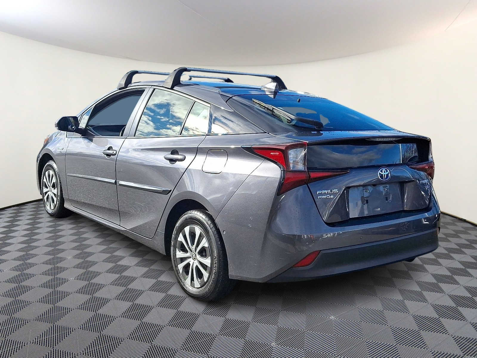 Thumbnail: 2022 Toyota Prius - 9