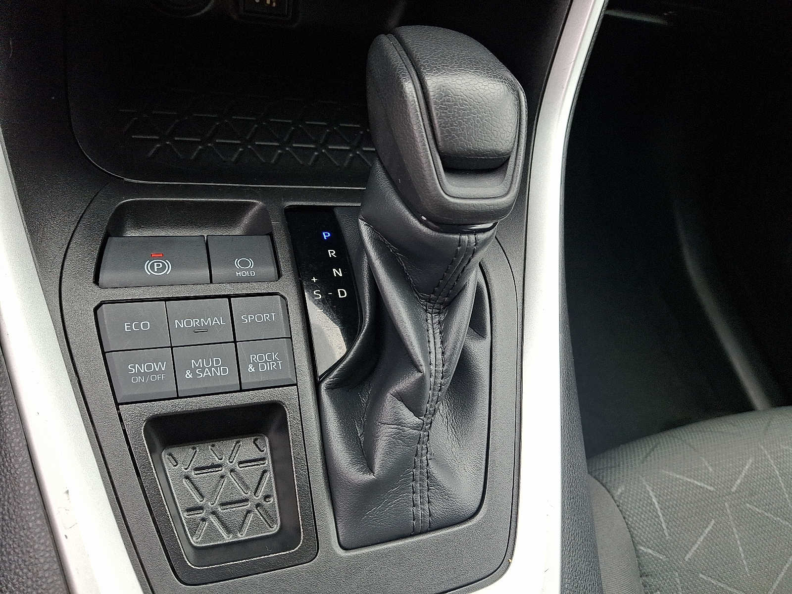 Thumbnail: 2023 Toyota RAV4 - 14