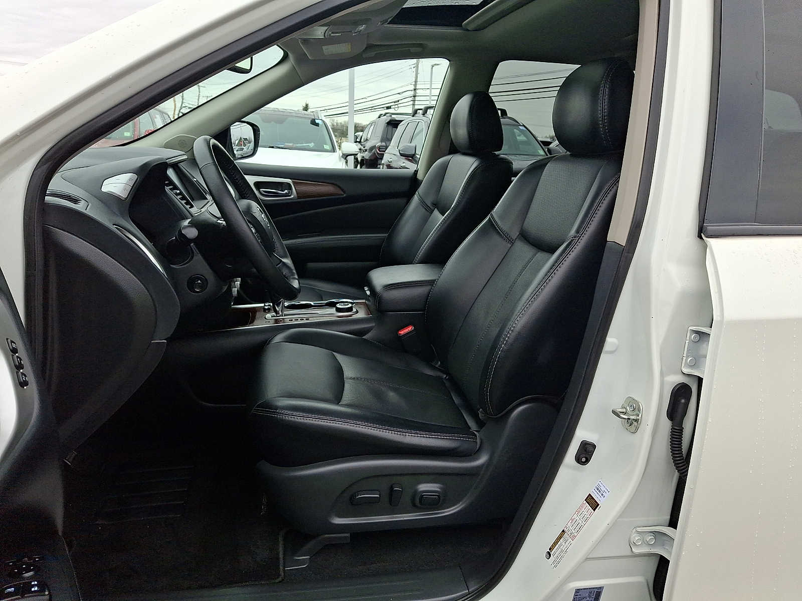 Thumbnail: 2020 Nissan Pathfinder - 16