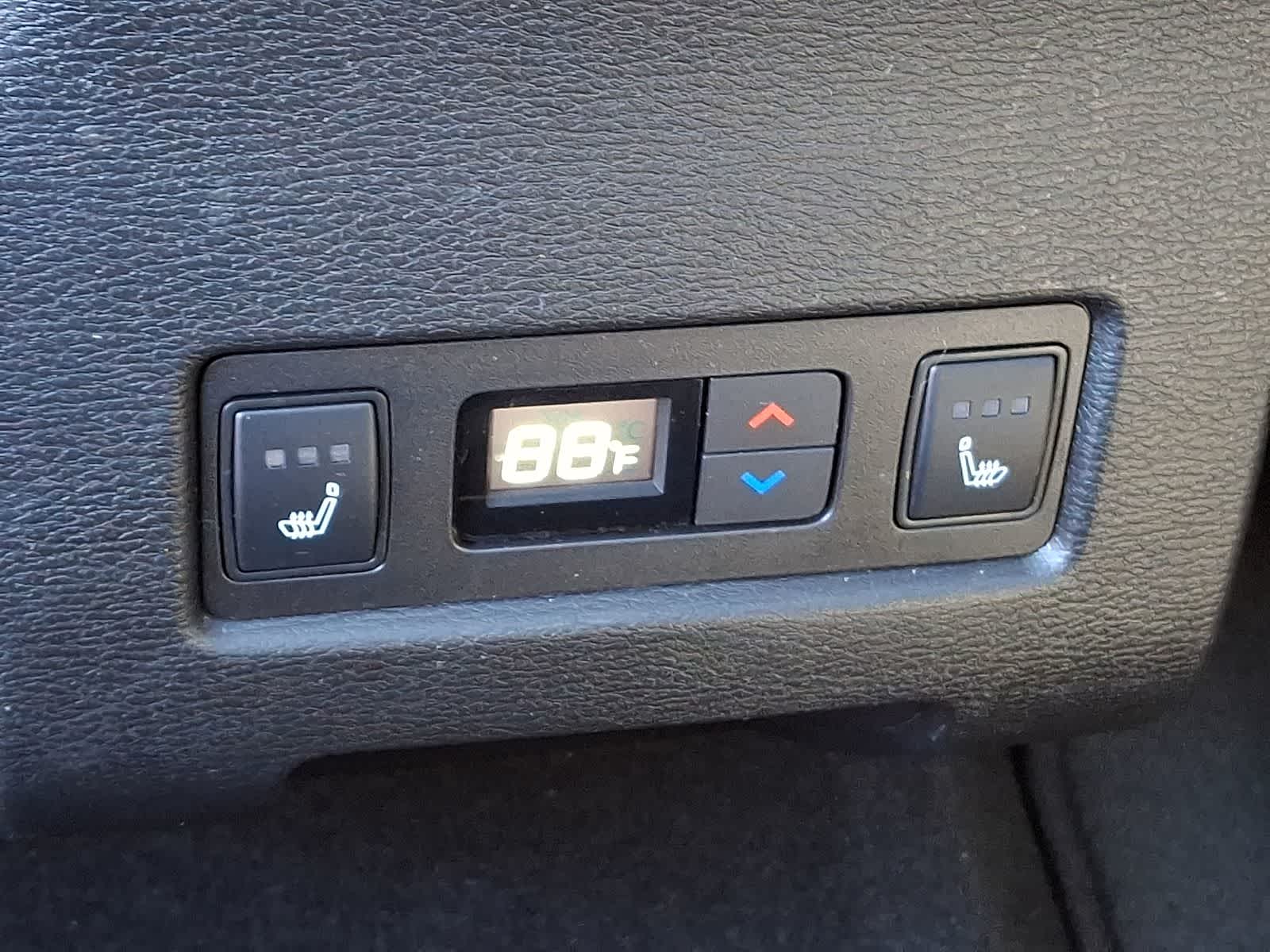 Thumbnail: 2024 Mitsubishi Outlander - 13