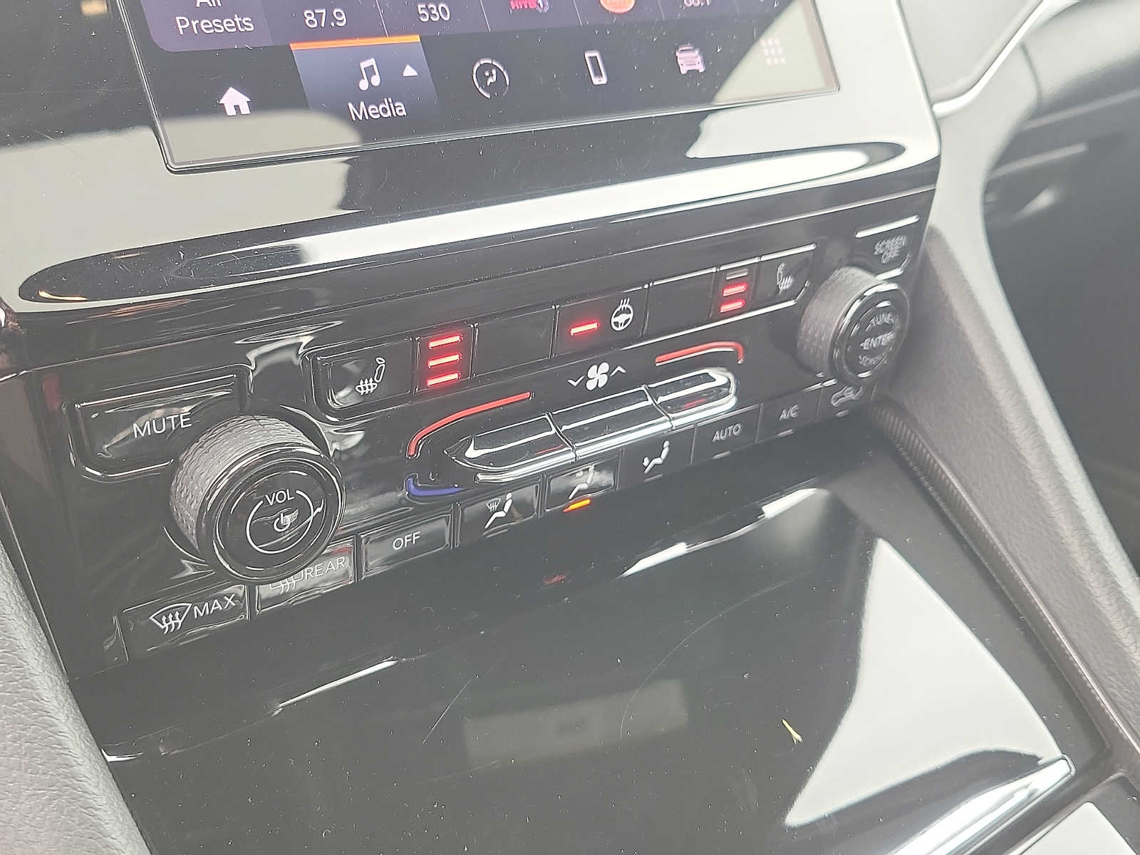 Thumbnail: 2025 Jeep Grand Cherokee - 17