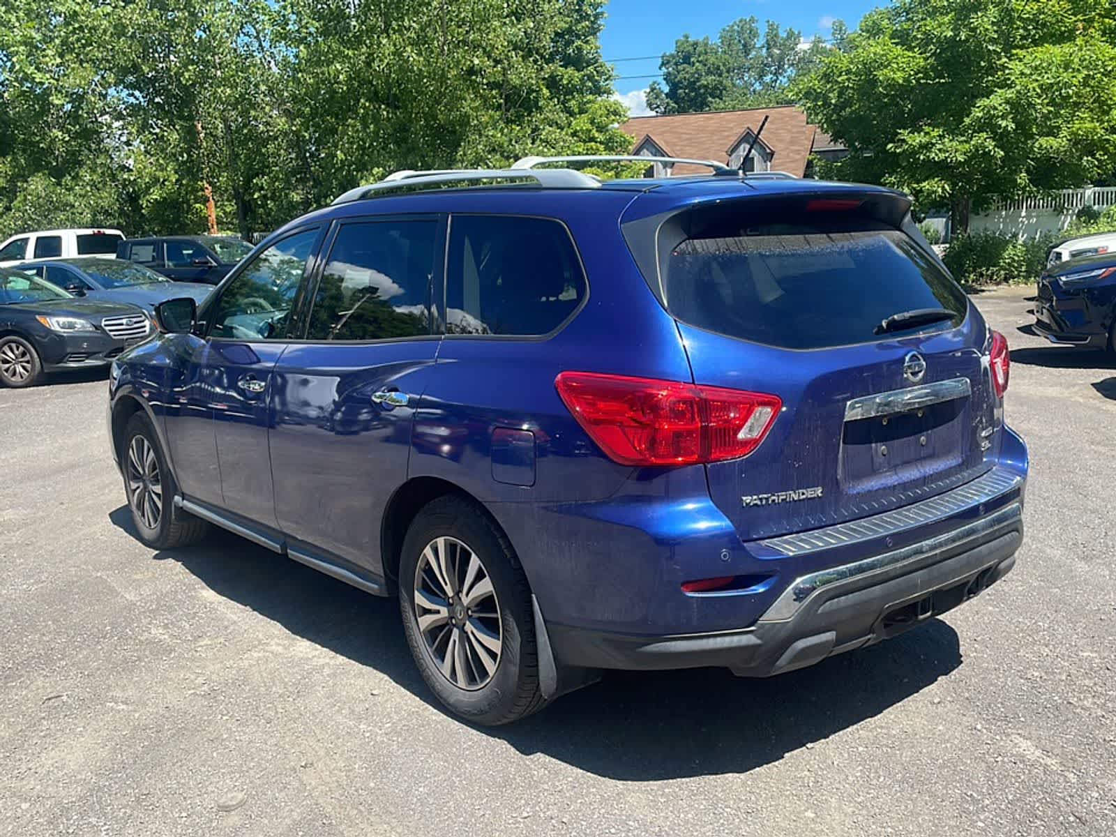 Thumbnail: 2017 Nissan Pathfinder - 5