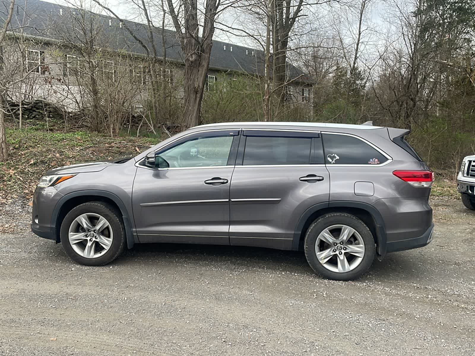 Thumbnail: 2017 Toyota Highlander - 5