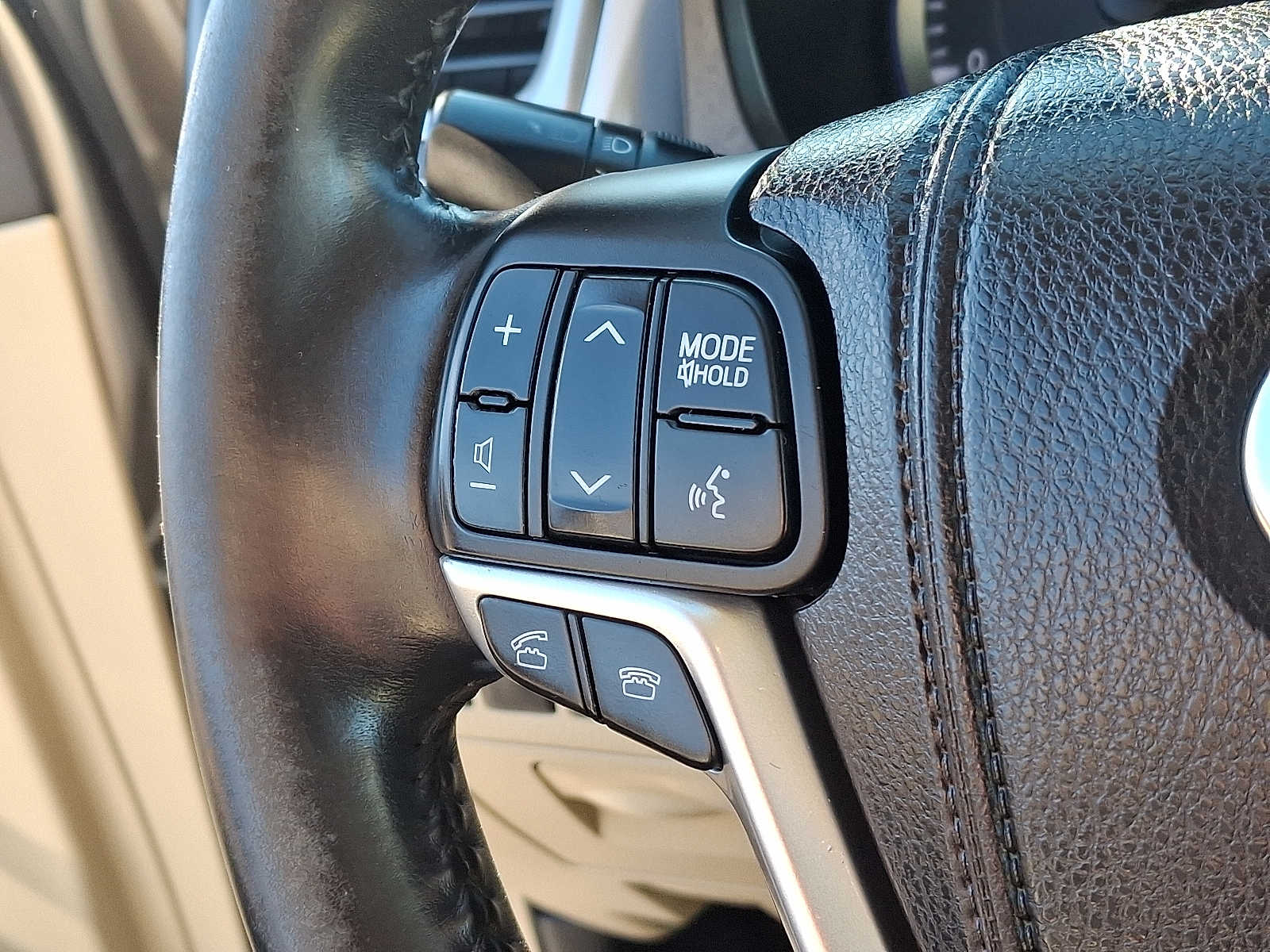 Thumbnail: 2015 Toyota Highlander - 21