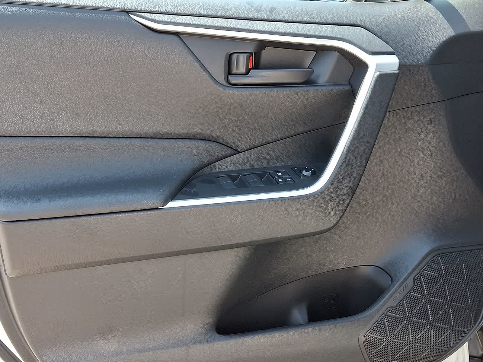 Thumbnail: 2021 Toyota RAV4 - 15
