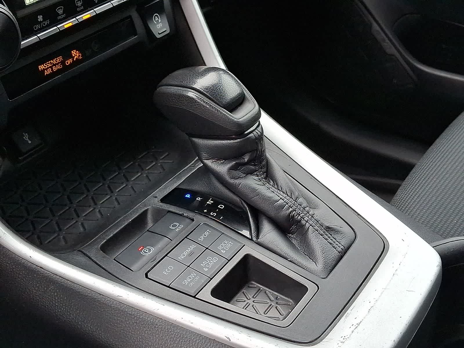 Thumbnail: 2022 Toyota RAV4 - 17