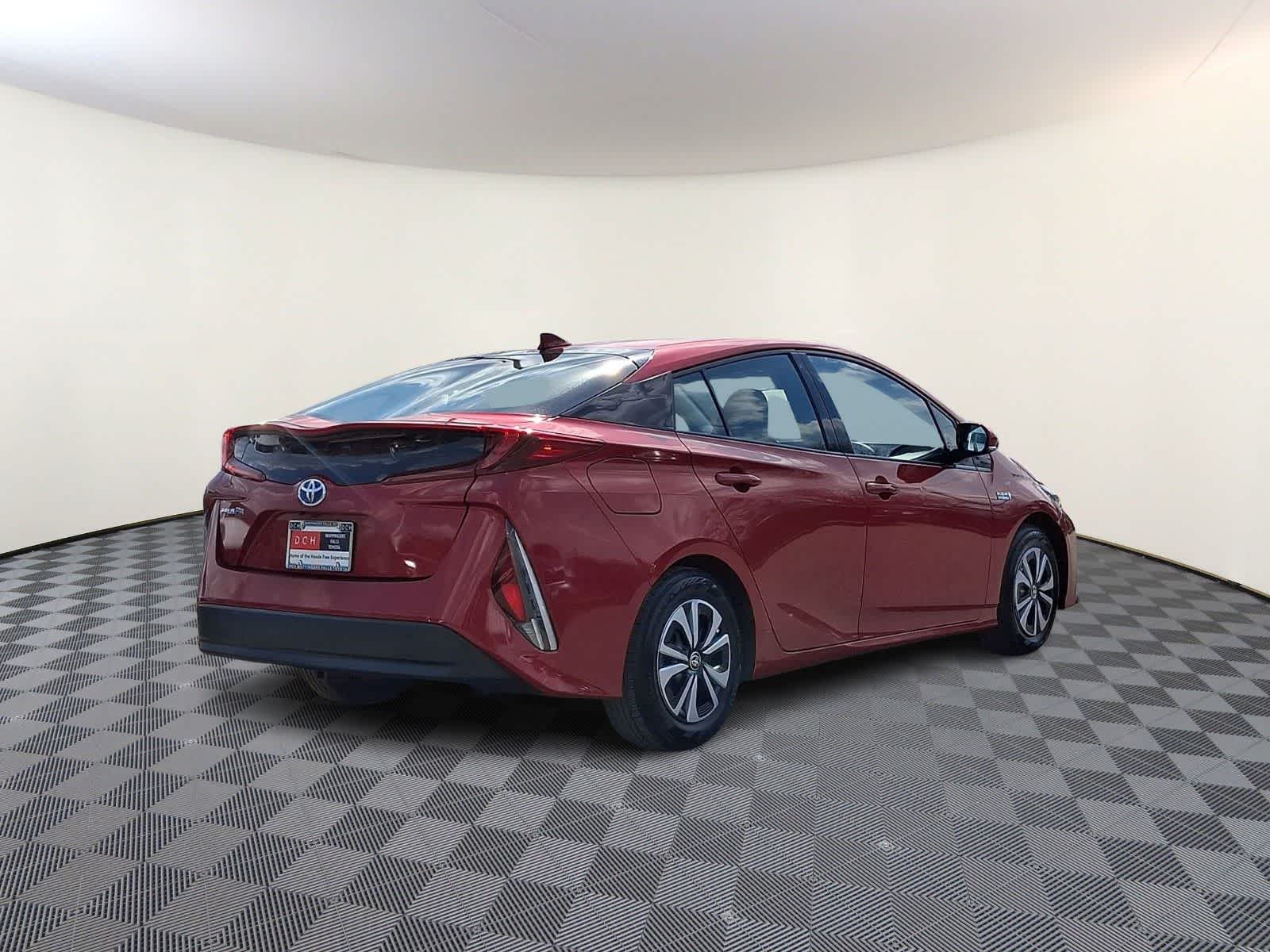 Thumbnail: 2018 Toyota Prius Prime - 6