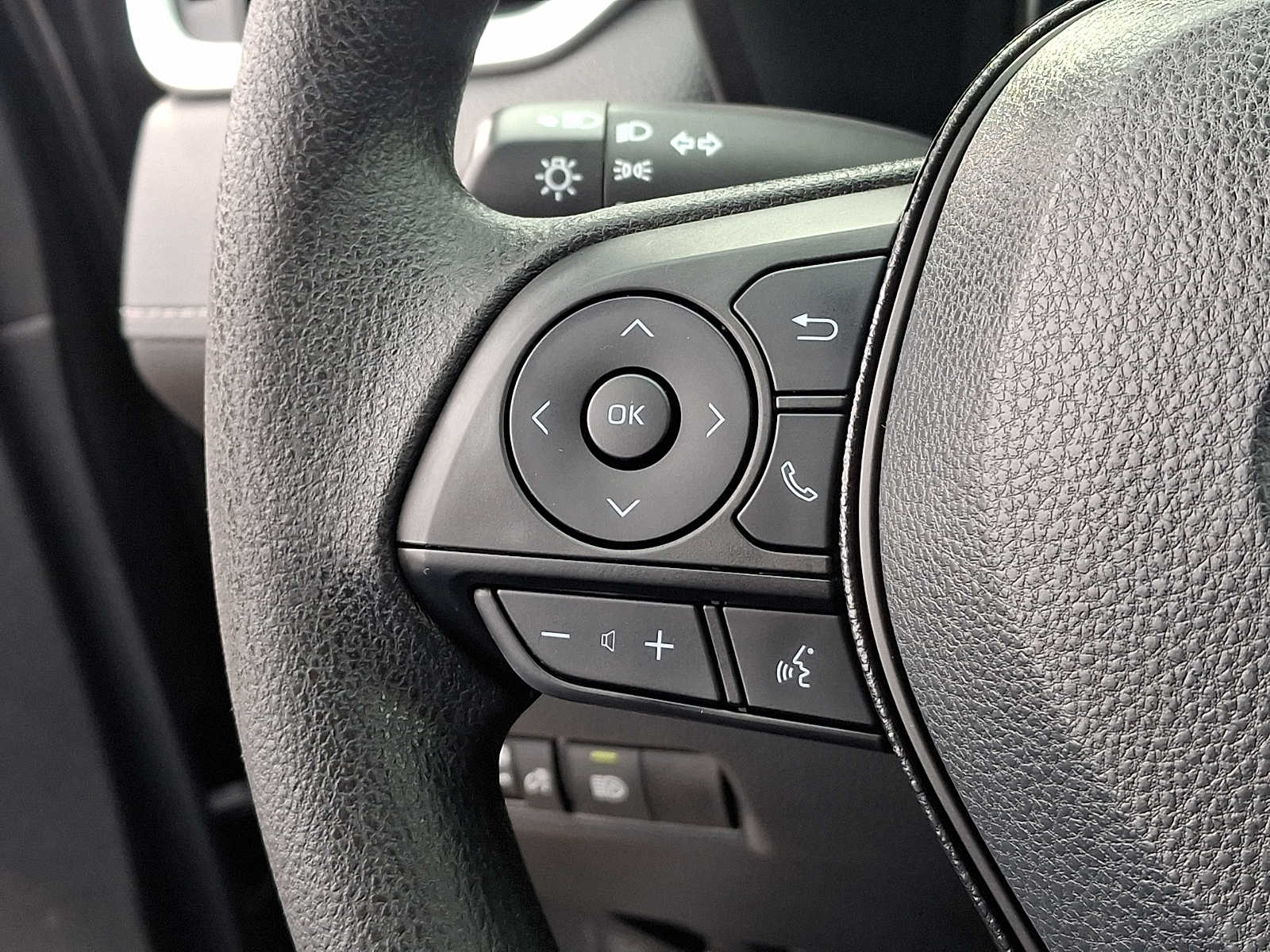 Thumbnail: 2020 Toyota RAV4 - 23