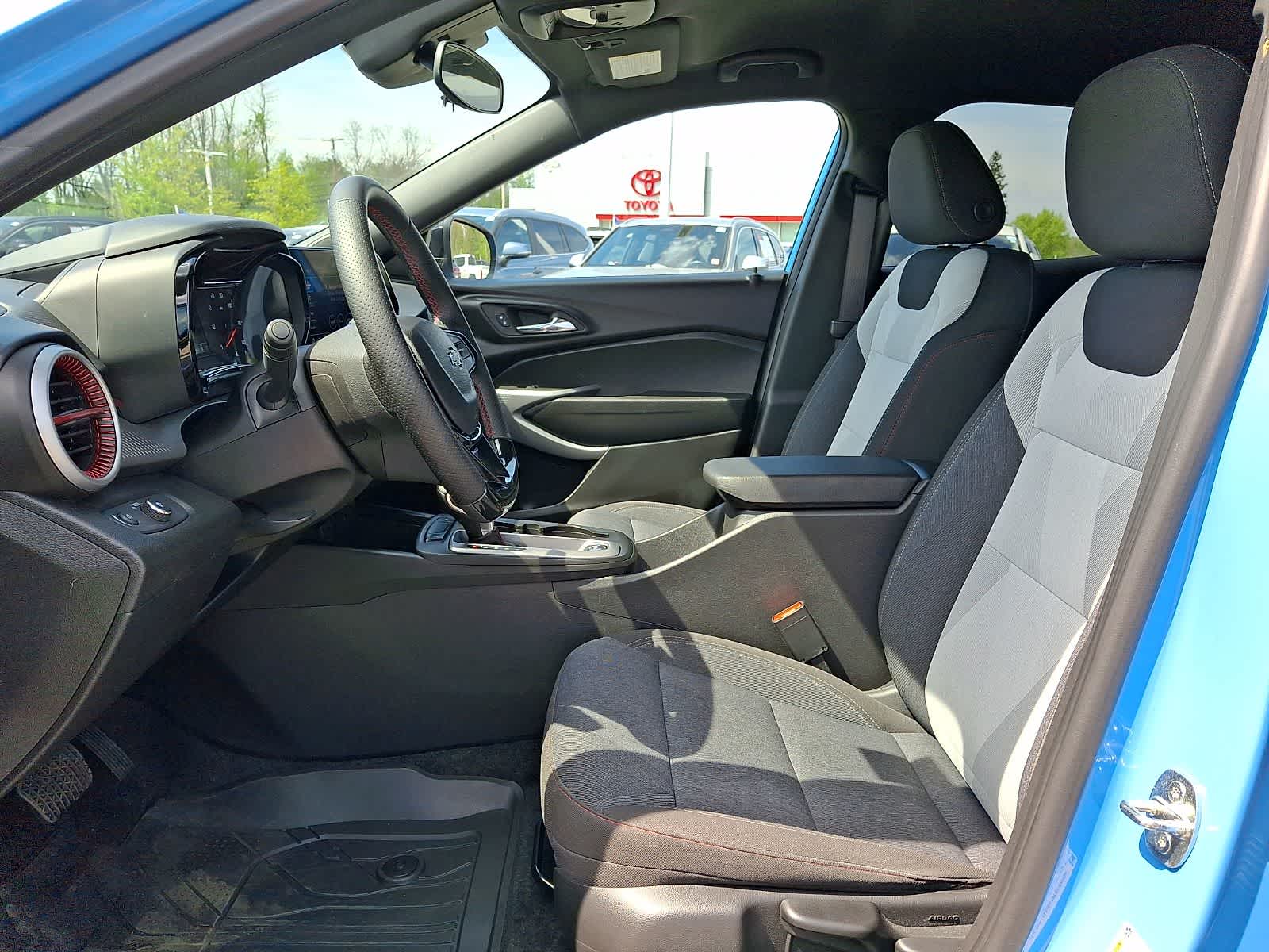 Thumbnail: 2024 Chevrolet Trax - 14