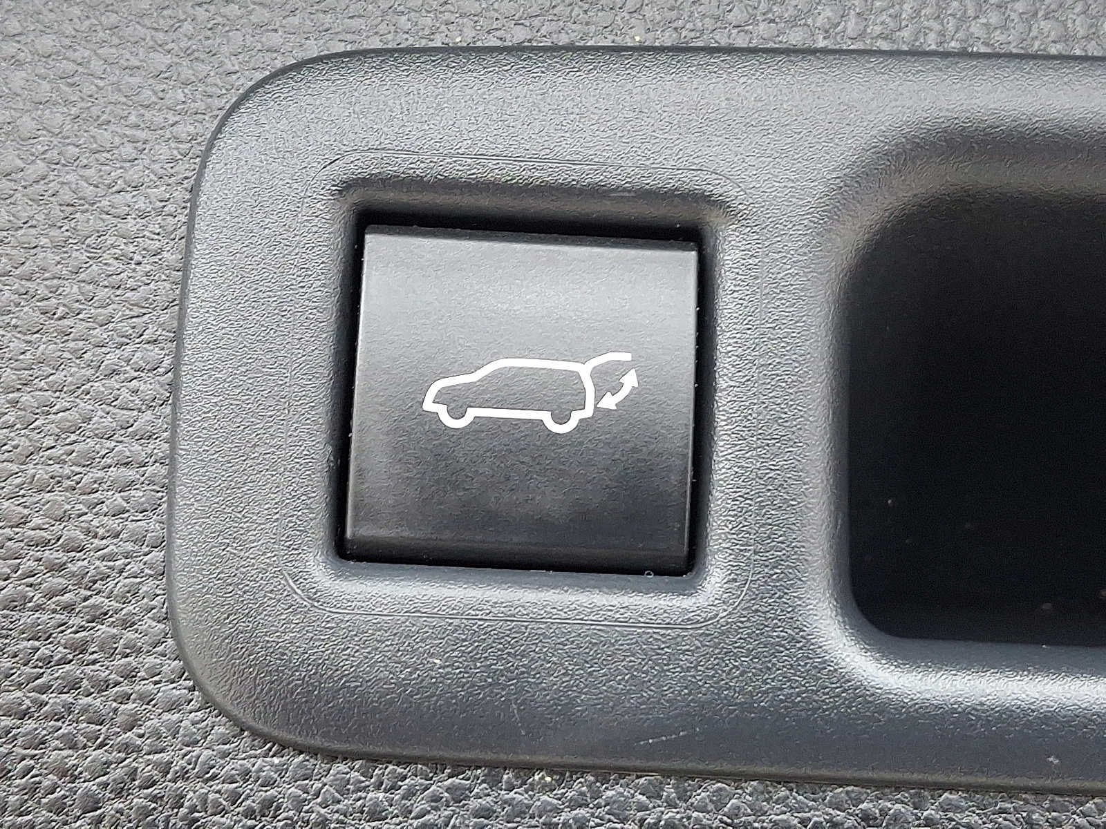 Thumbnail: 2023 Toyota Highlander - 34