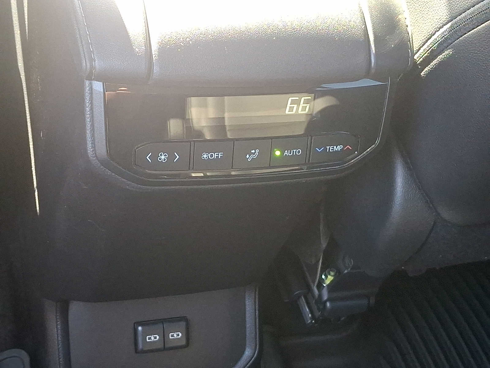 Thumbnail: 2024 Toyota Highlander - 15