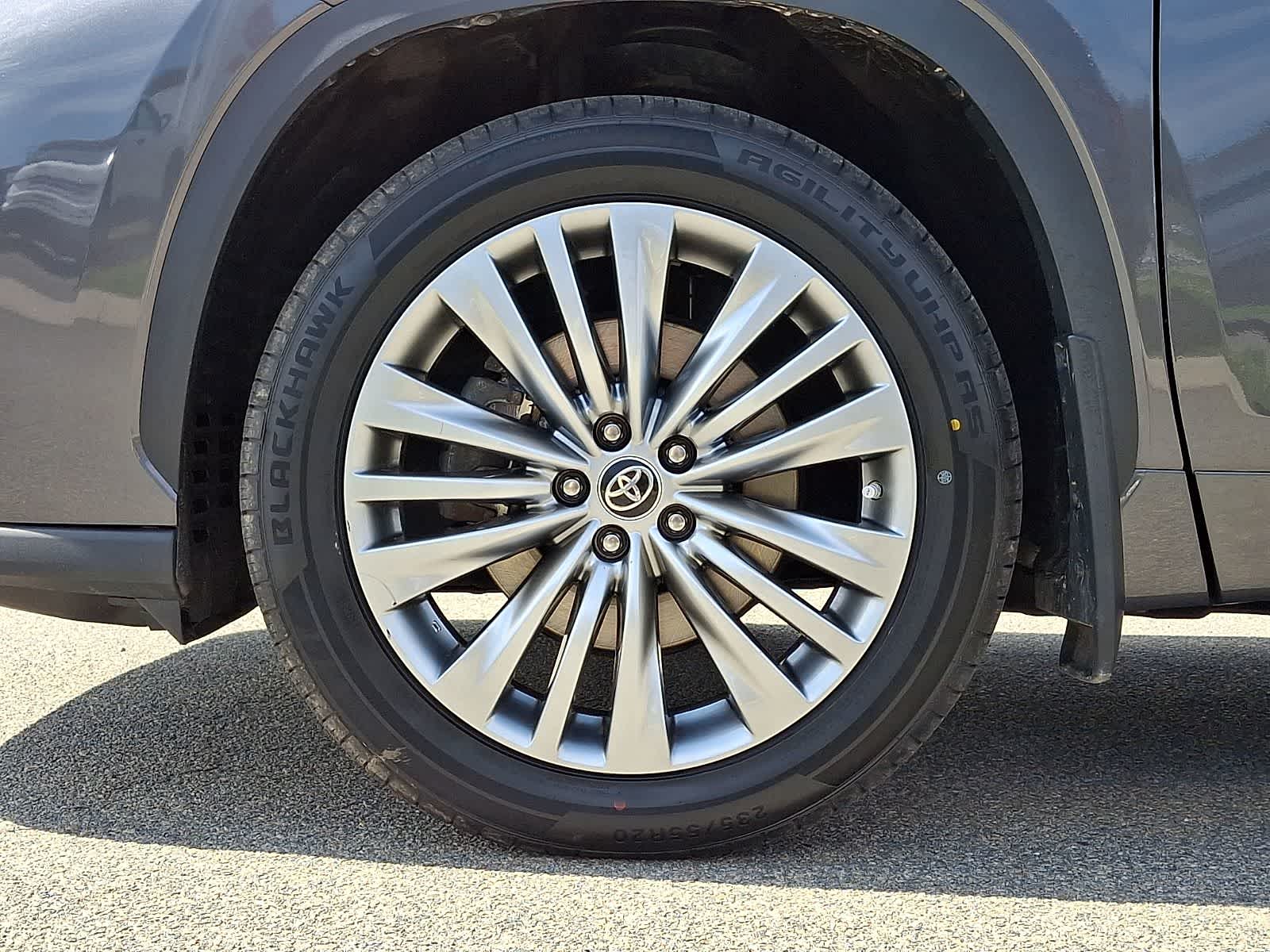 Thumbnail: 2023 Toyota Highlander - 10