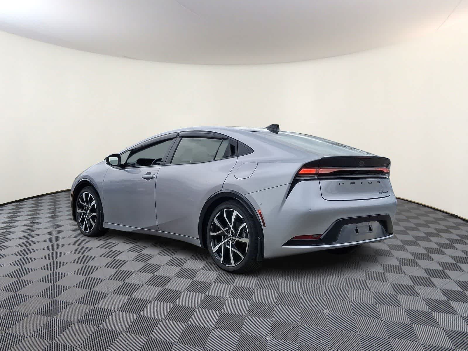 Thumbnail: 2024 Toyota Prius Prime - 8
