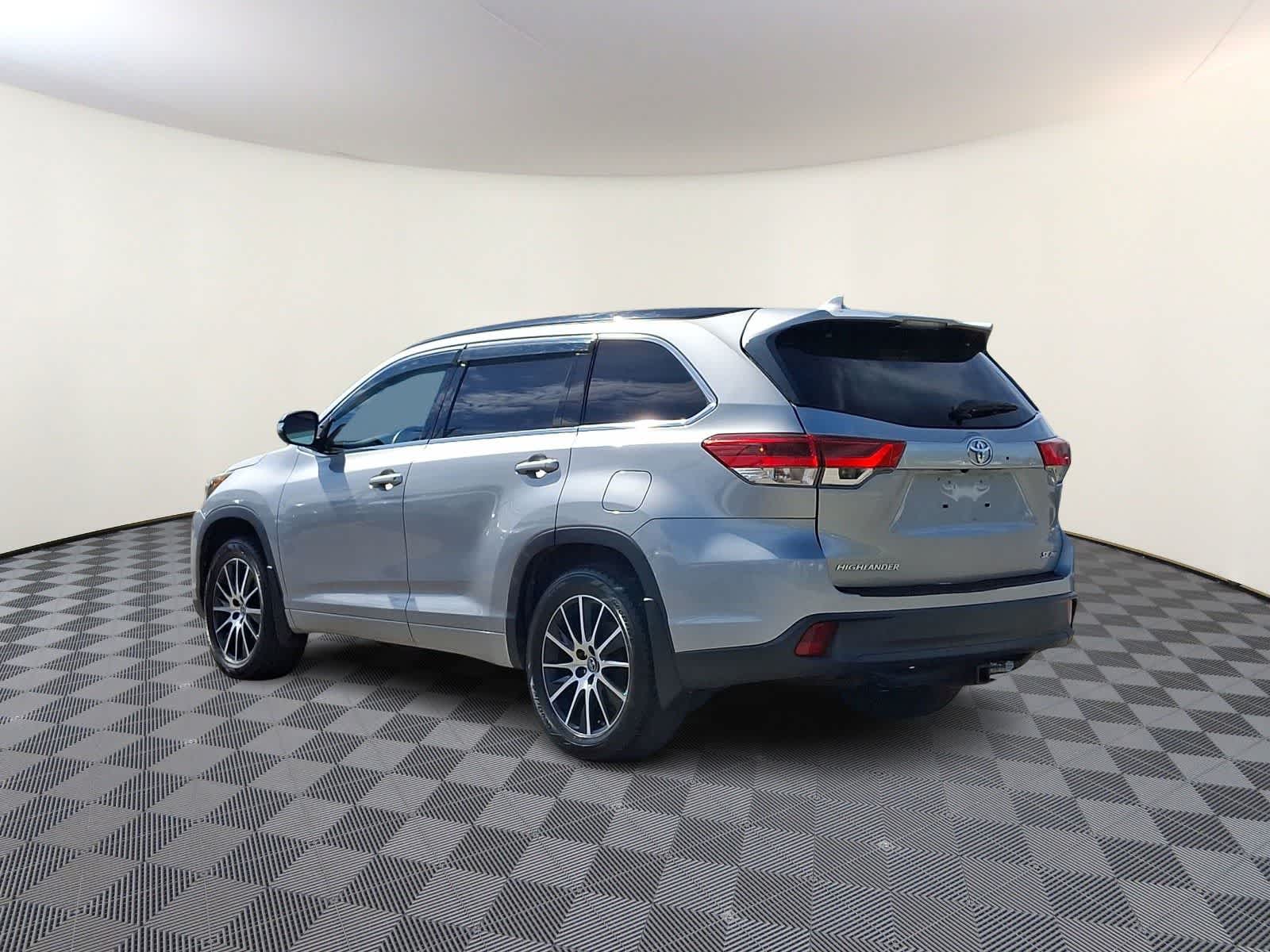 Thumbnail: 2017 Toyota Highlander - 9