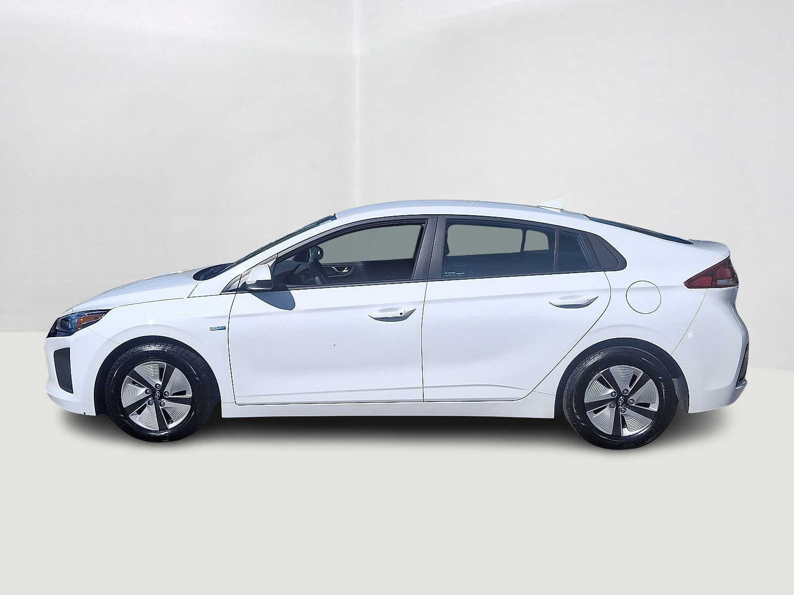 Thumbnail: 2019 Hyundai Ioniq - 8