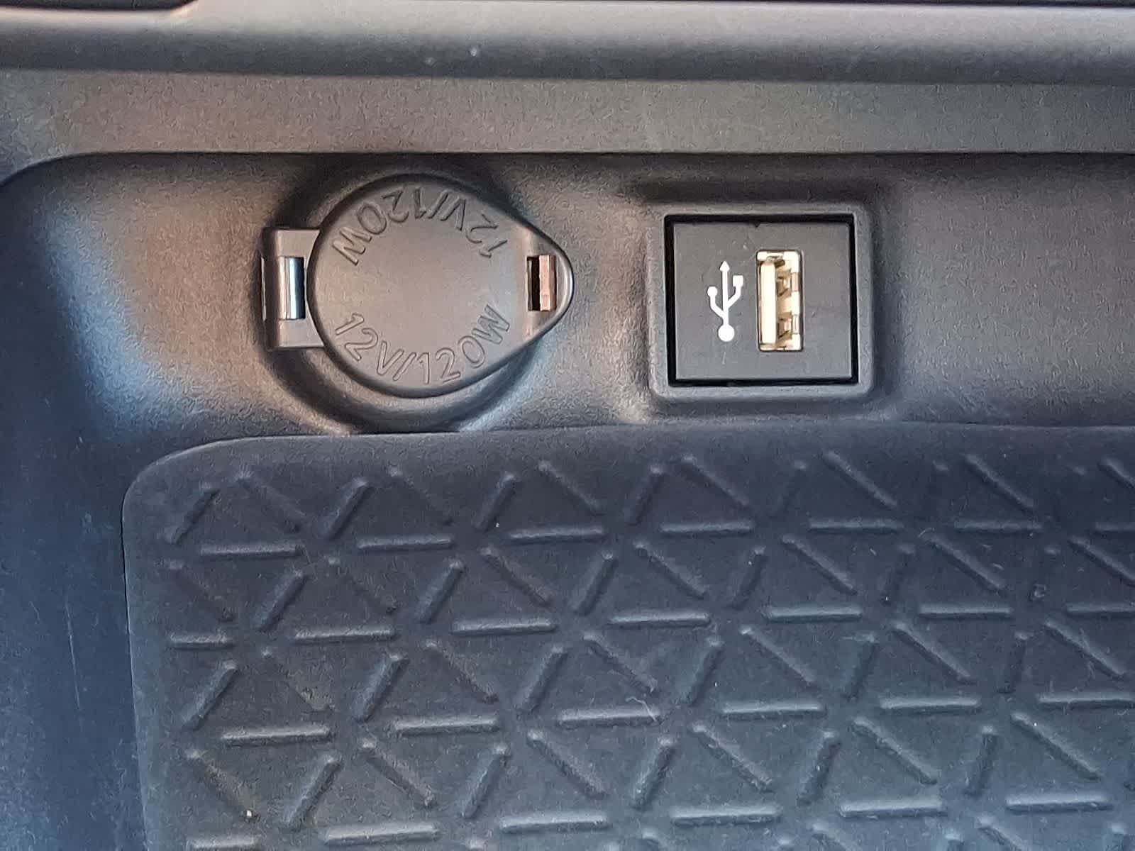 Thumbnail: 2025 Toyota RAV4 - 28