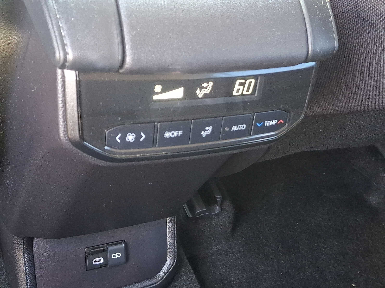 Thumbnail: 2024 Toyota Highlander - 15