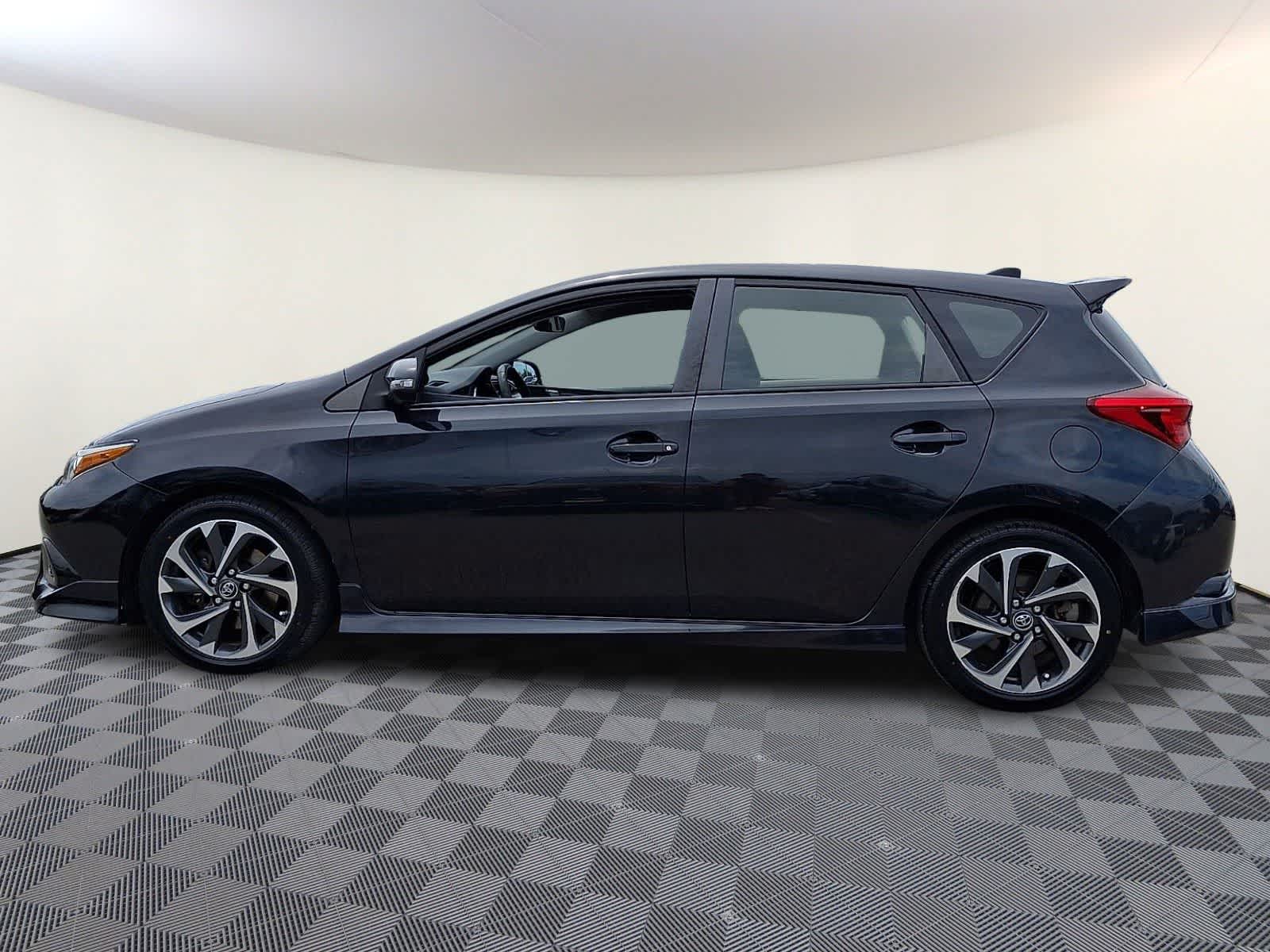 Thumbnail: 2017 Toyota Corolla iM - 10
