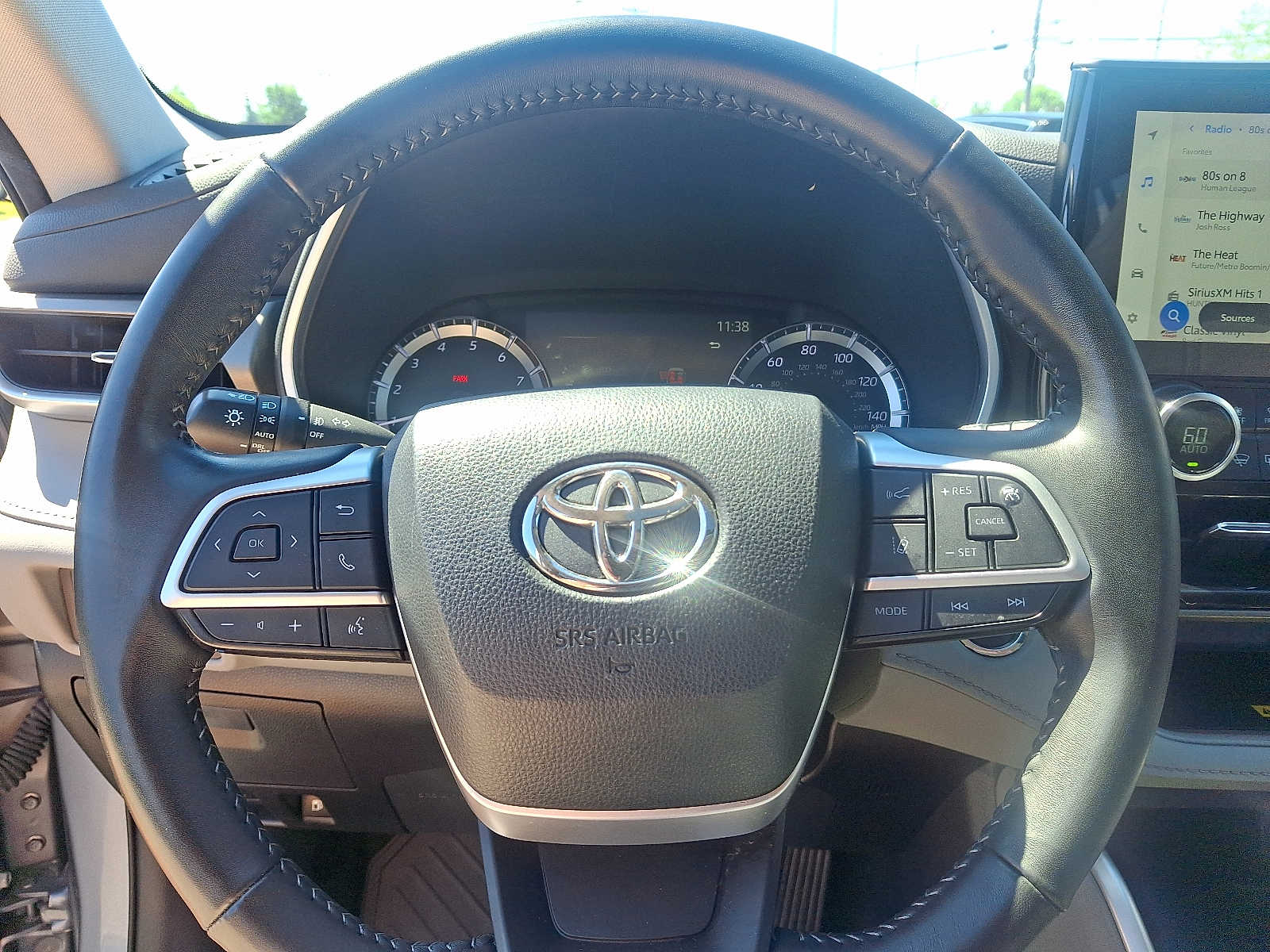 Thumbnail: 2023 Toyota Highlander - 24