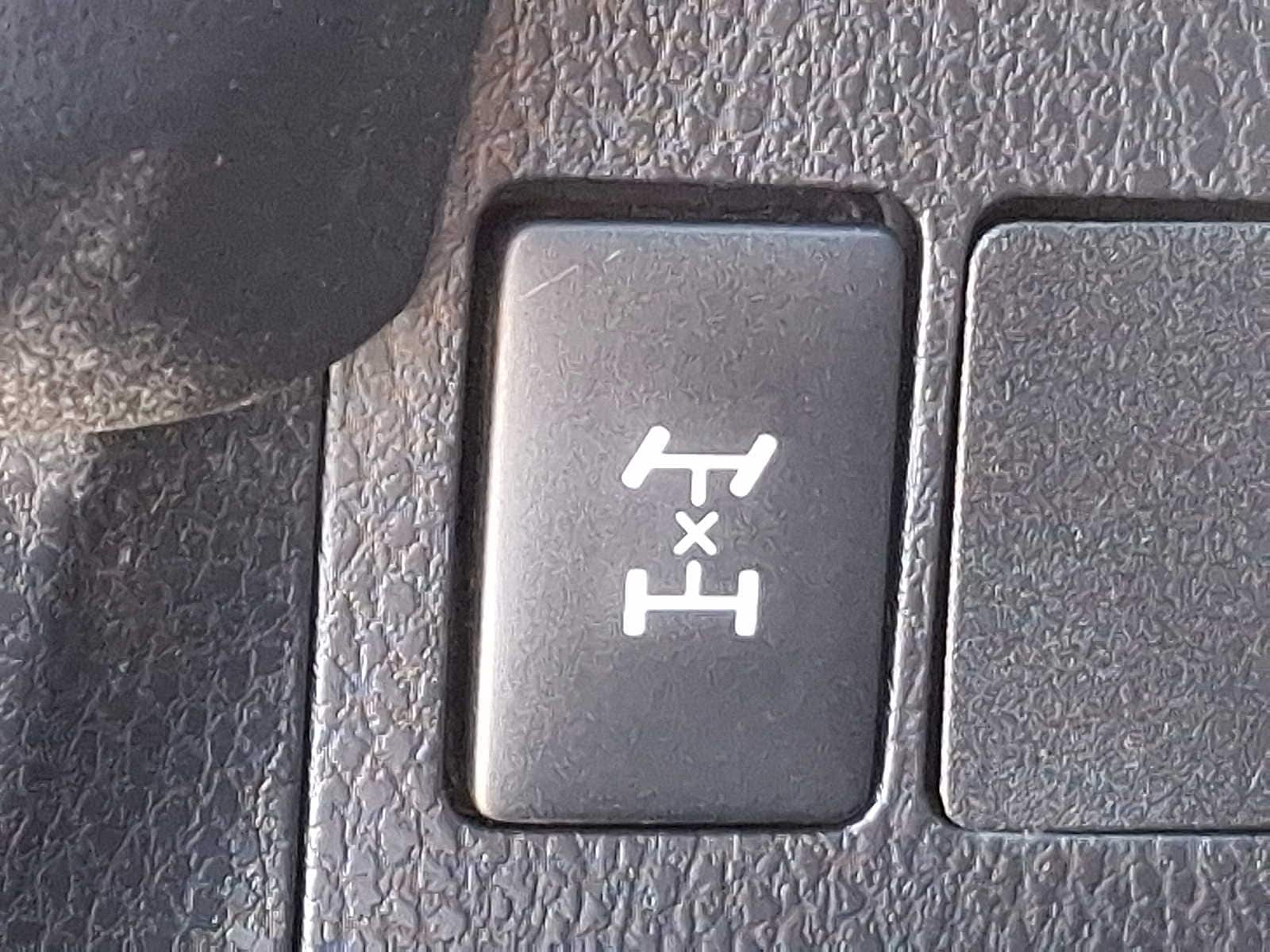 Thumbnail: 2018 Toyota RAV4 - 26