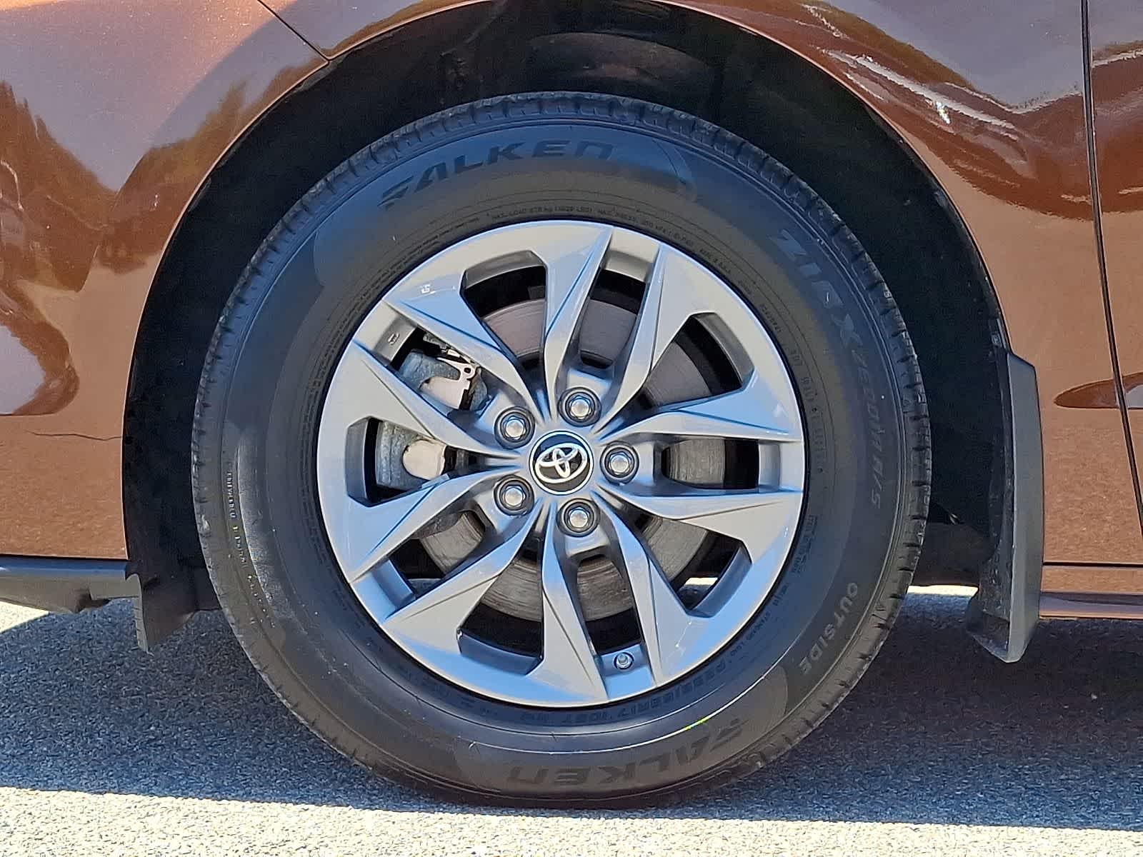 Thumbnail: 2023 Toyota Sienna - 11