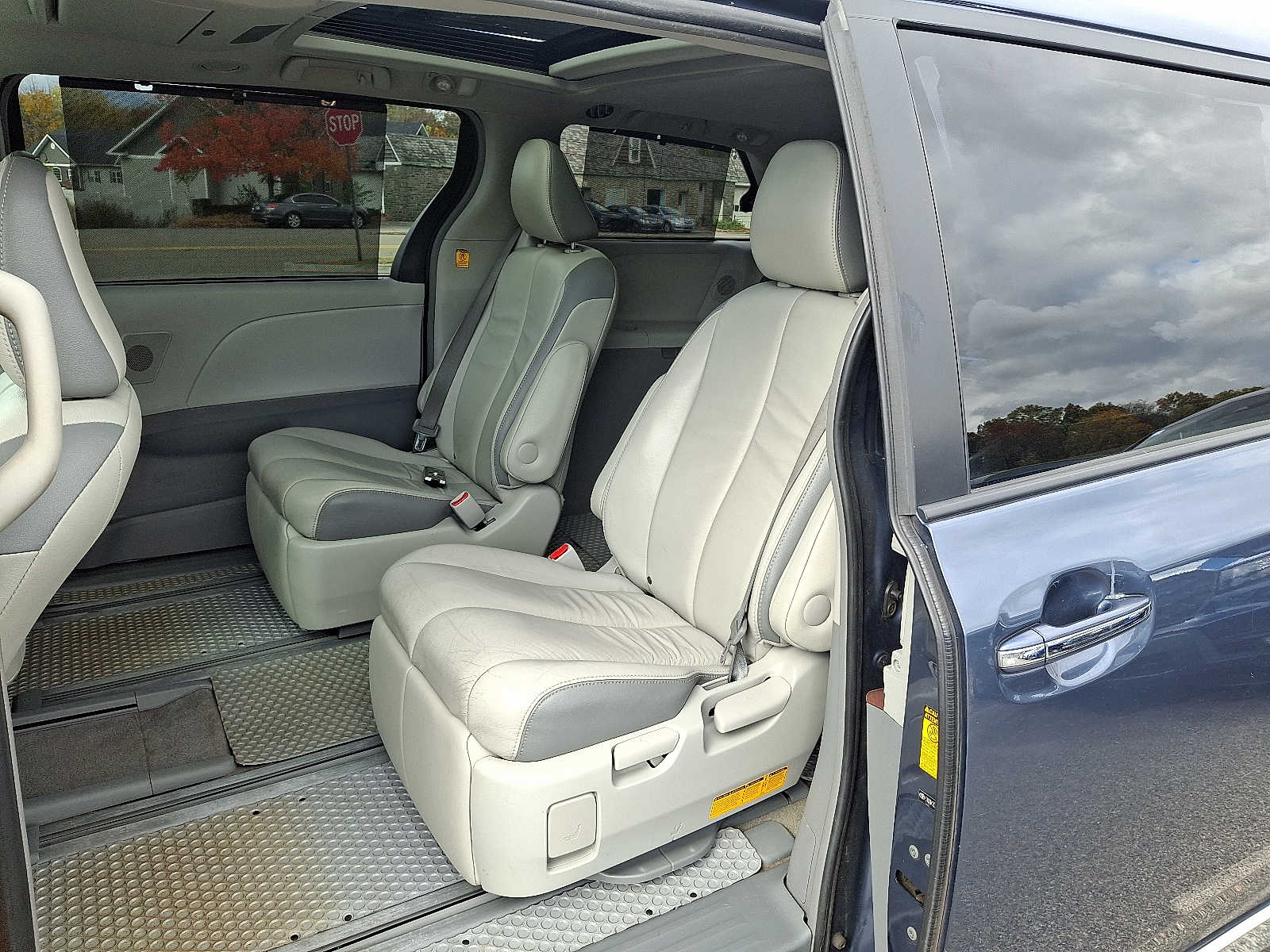 Thumbnail: 2013 Toyota Sienna - 11
