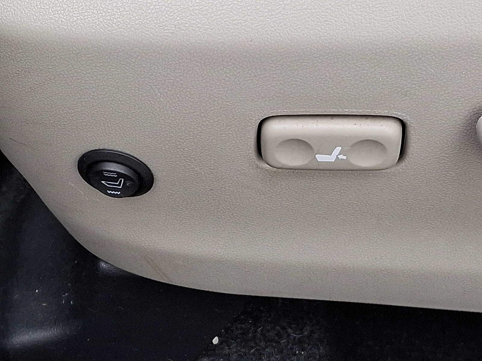 Thumbnail: 2012 Toyota Prius v - 27