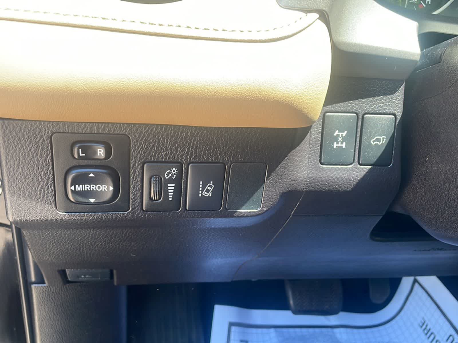 Thumbnail: 2018 Toyota RAV4 - 16