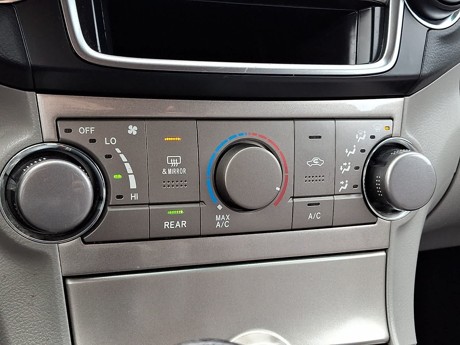 Thumbnail: 2013 Toyota Highlander - 18