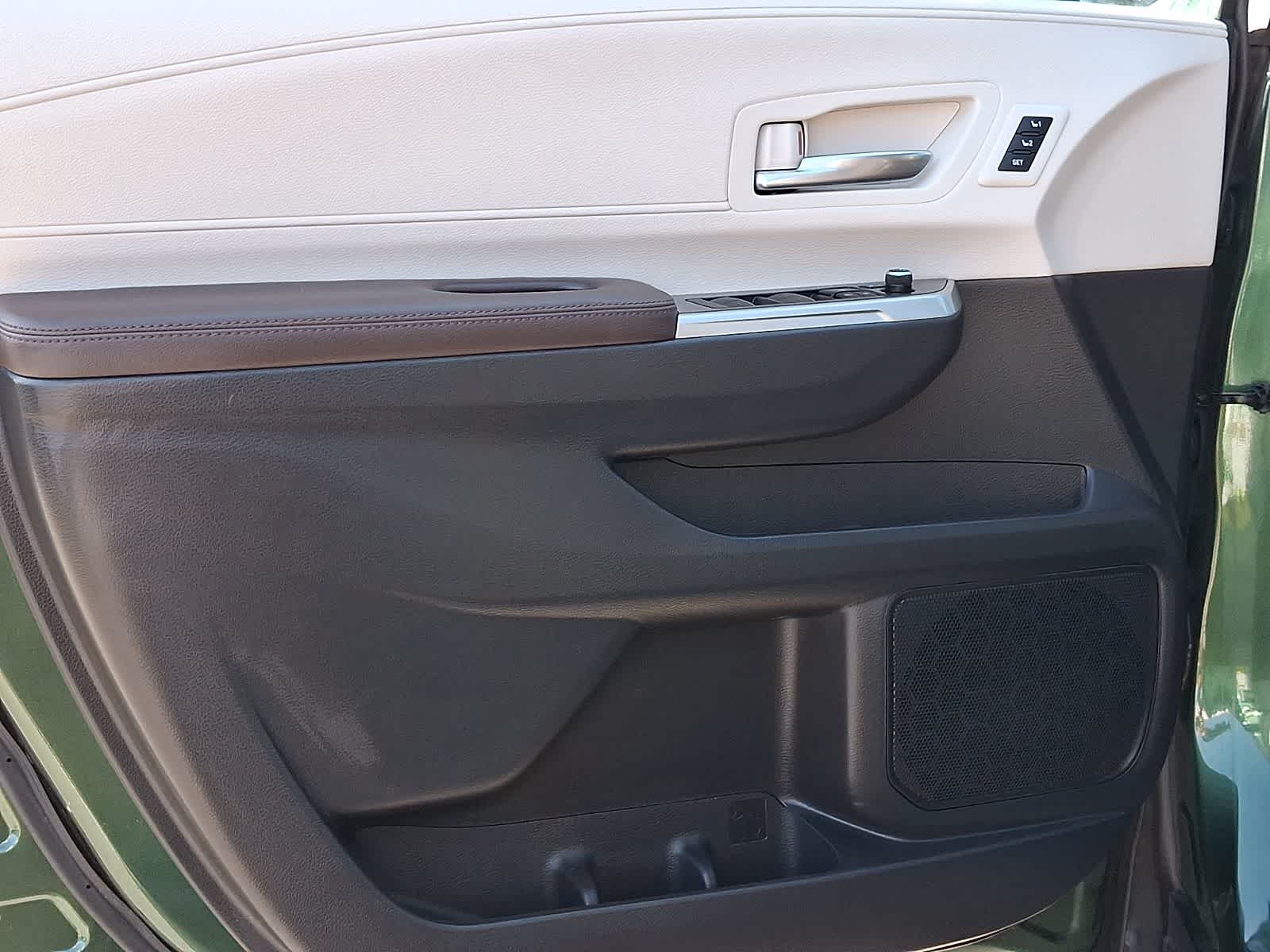Thumbnail: 2023 Toyota Sienna - 16