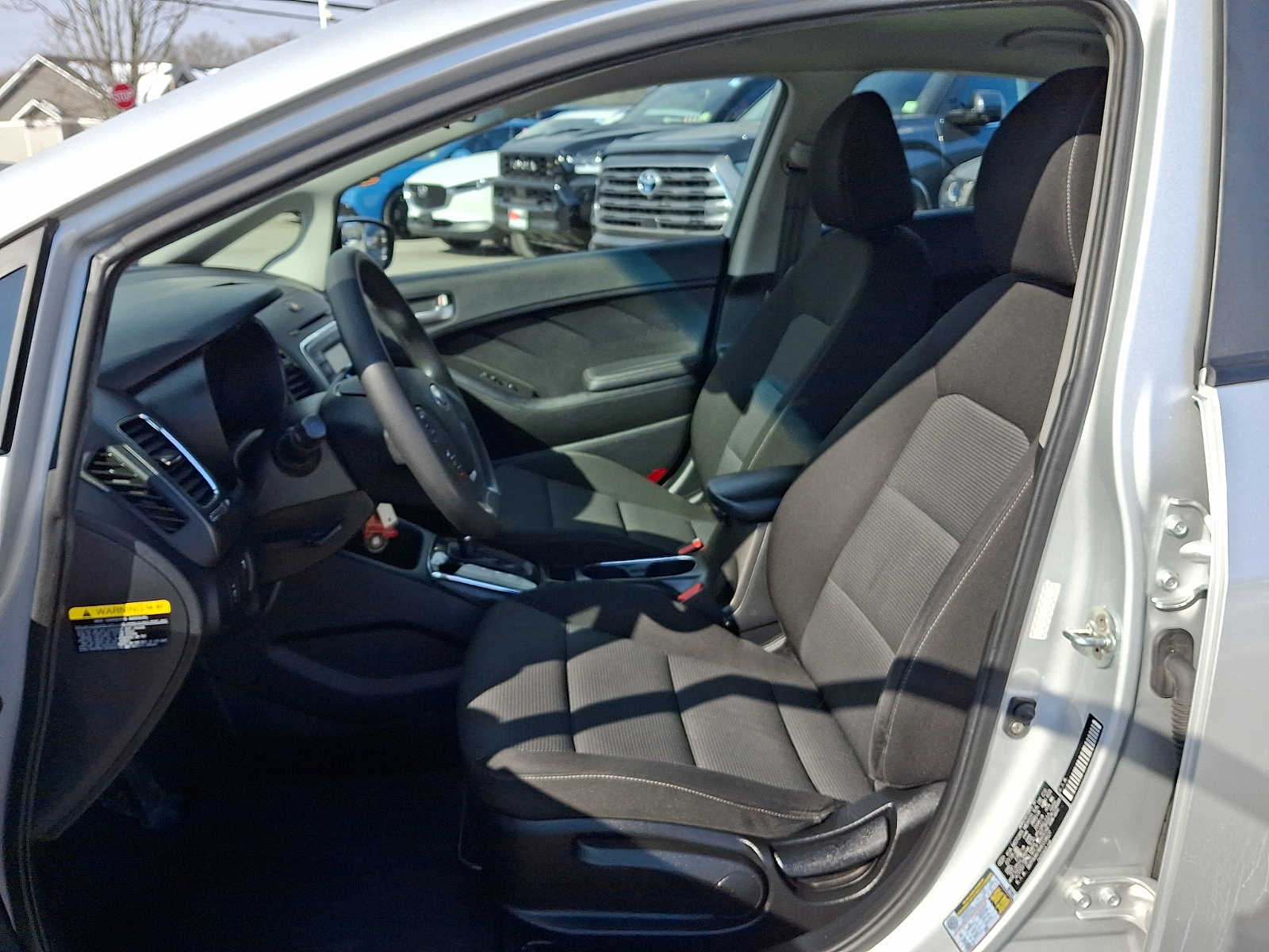 Thumbnail: 2017 Kia Forte - 14