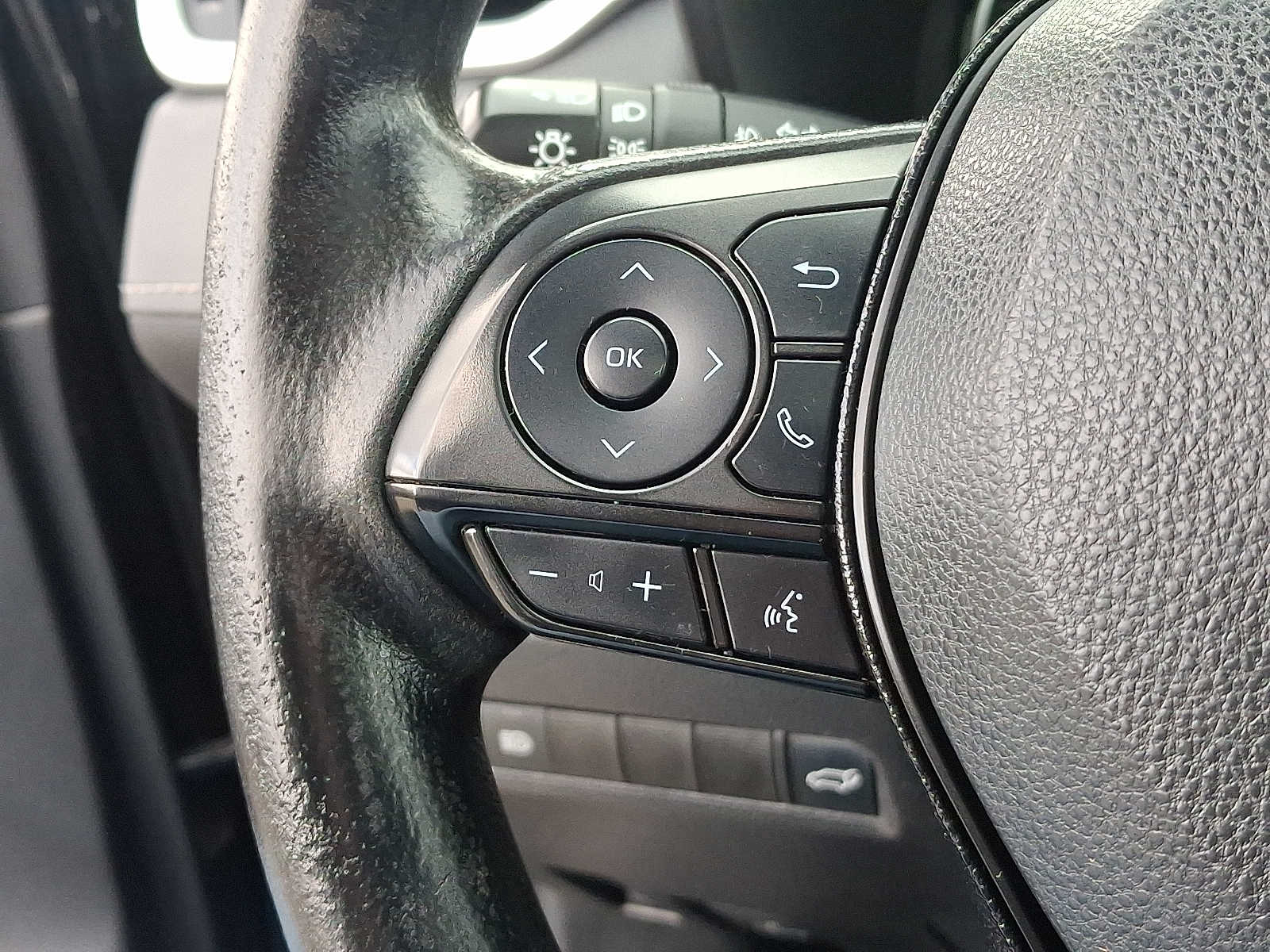 Thumbnail: 2021 Toyota RAV4 - 24