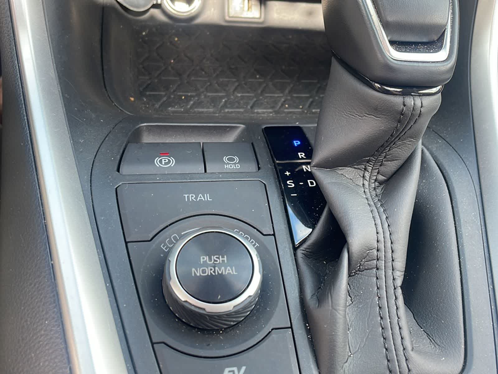 Thumbnail: 2025 Toyota RAV4 - 20