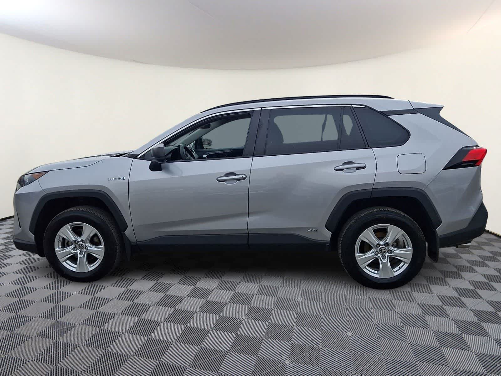 Thumbnail: 2021 Toyota RAV4 - 10