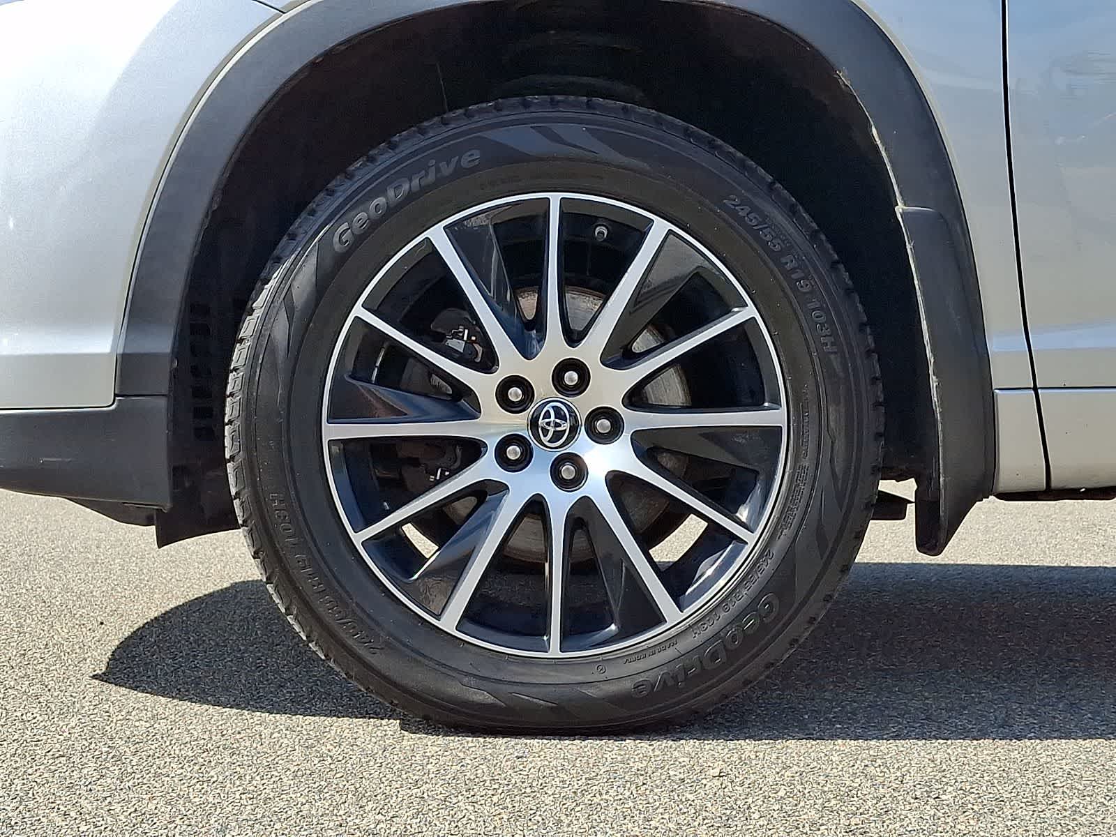 Thumbnail: 2017 Toyota Highlander - 11