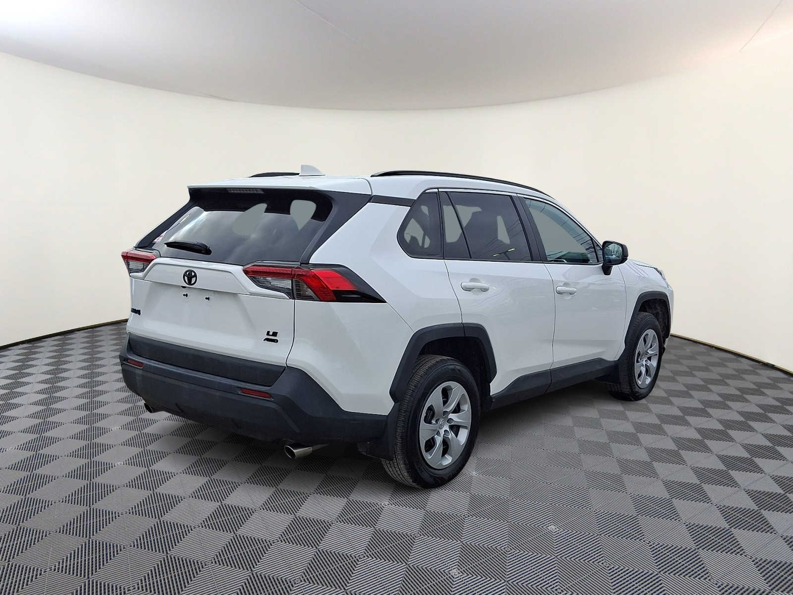 Thumbnail: 2021 Toyota RAV4 - 6