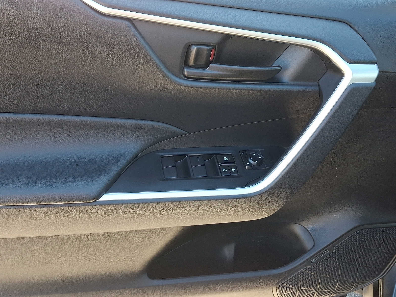 Thumbnail: 2023 Toyota RAV4 - 11