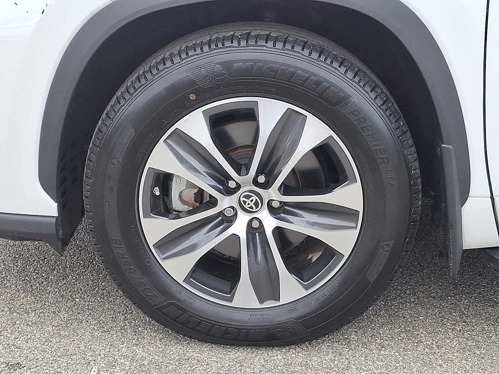 Thumbnail: 2022 Toyota Highlander - 11