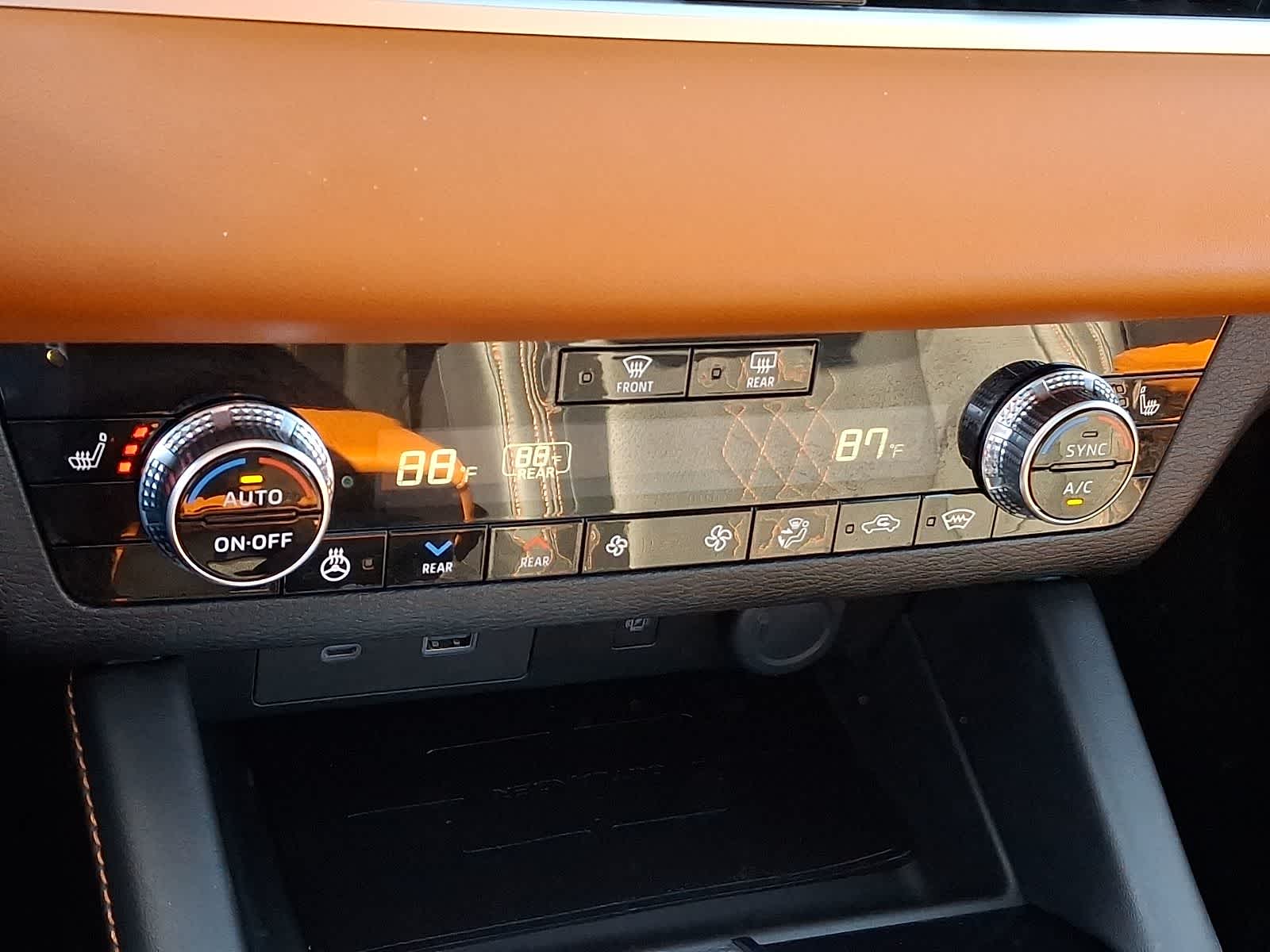 Thumbnail: 2024 Mitsubishi Outlander - 19