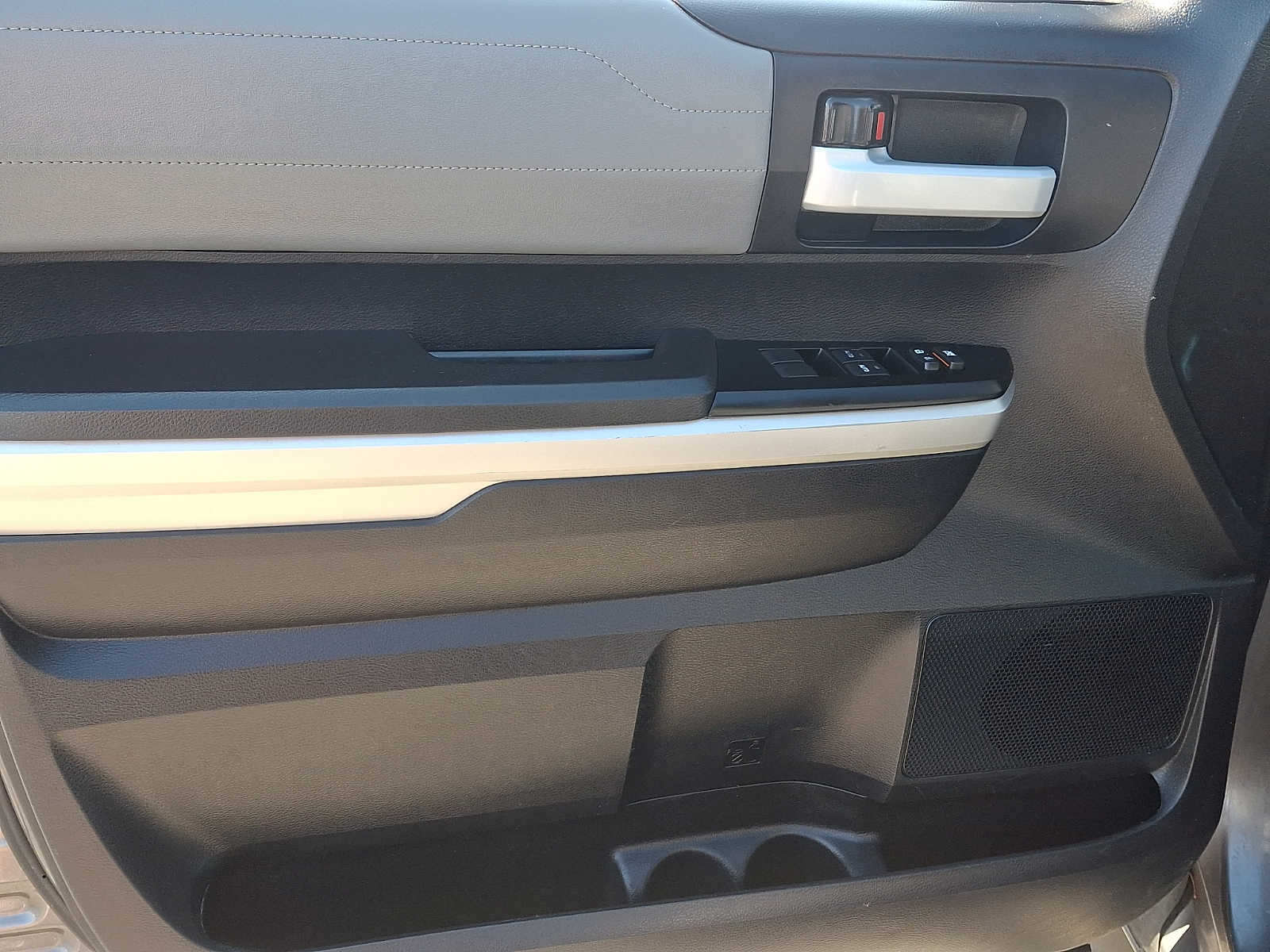 Thumbnail: 2016 Toyota Tundra - 13