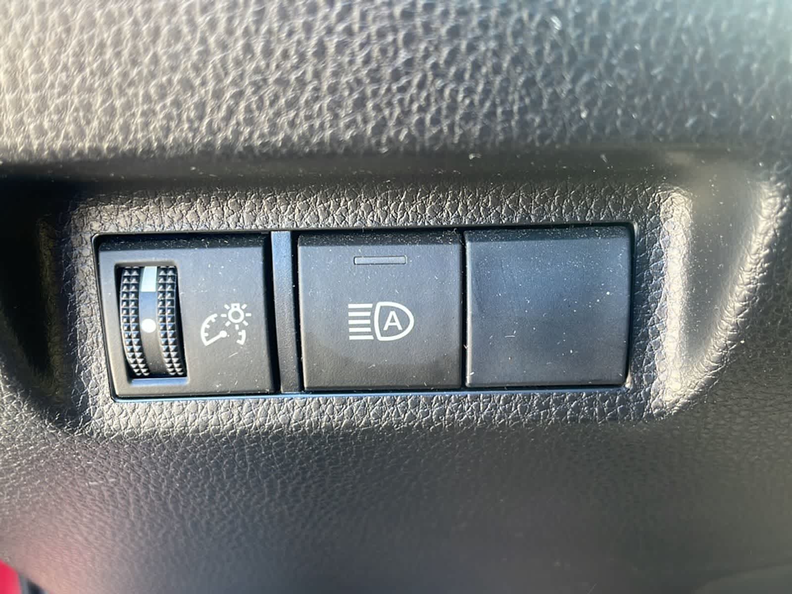 Thumbnail: 2019 Toyota RAV4 - 17