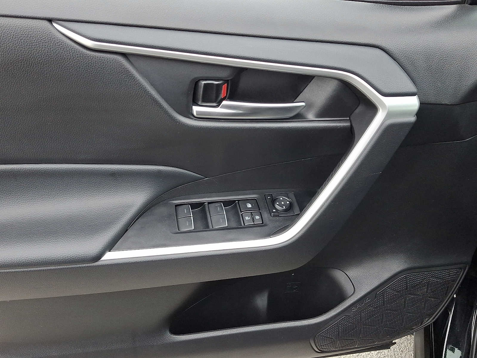 Thumbnail: 2024 Toyota RAV4 - 15