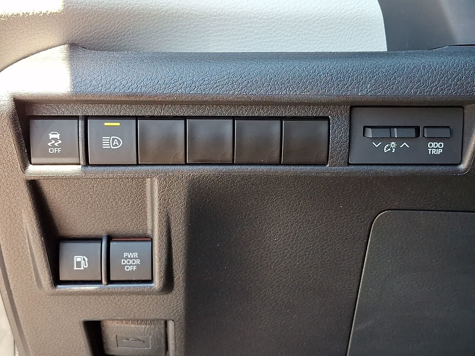 Thumbnail: 2023 Toyota Sienna - 30