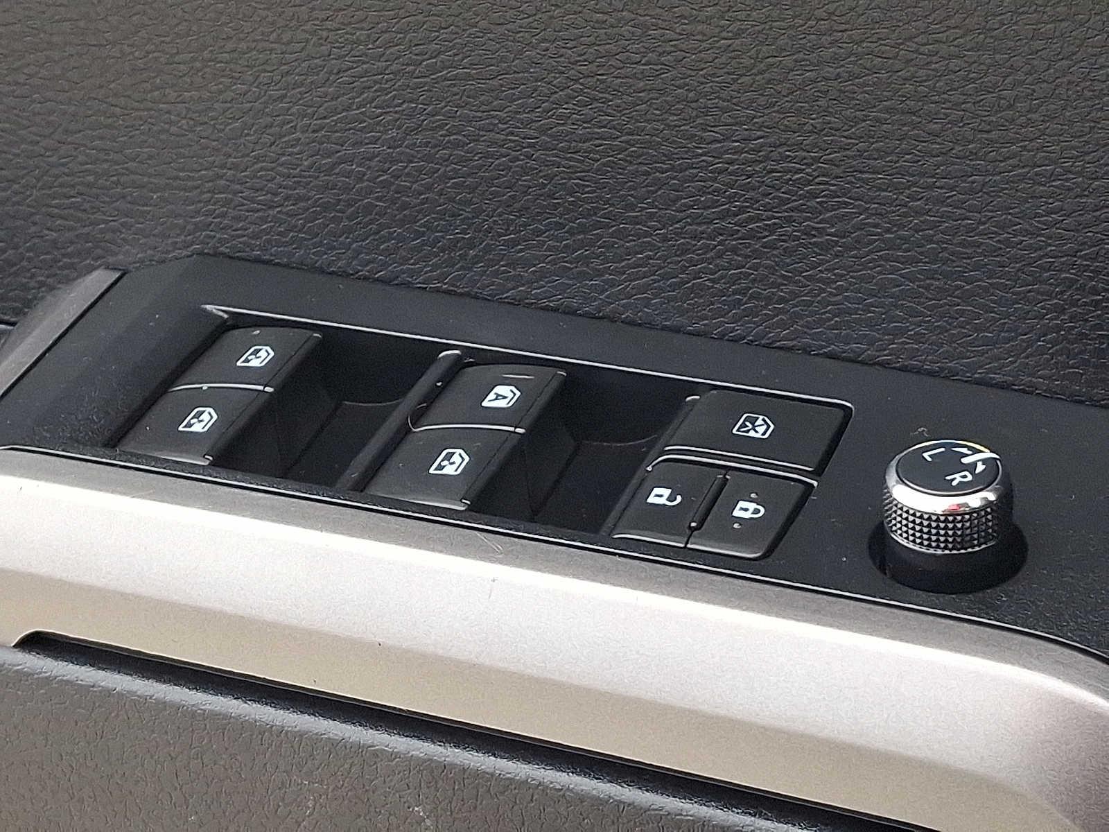 Thumbnail: 2018 Toyota Tacoma - 22