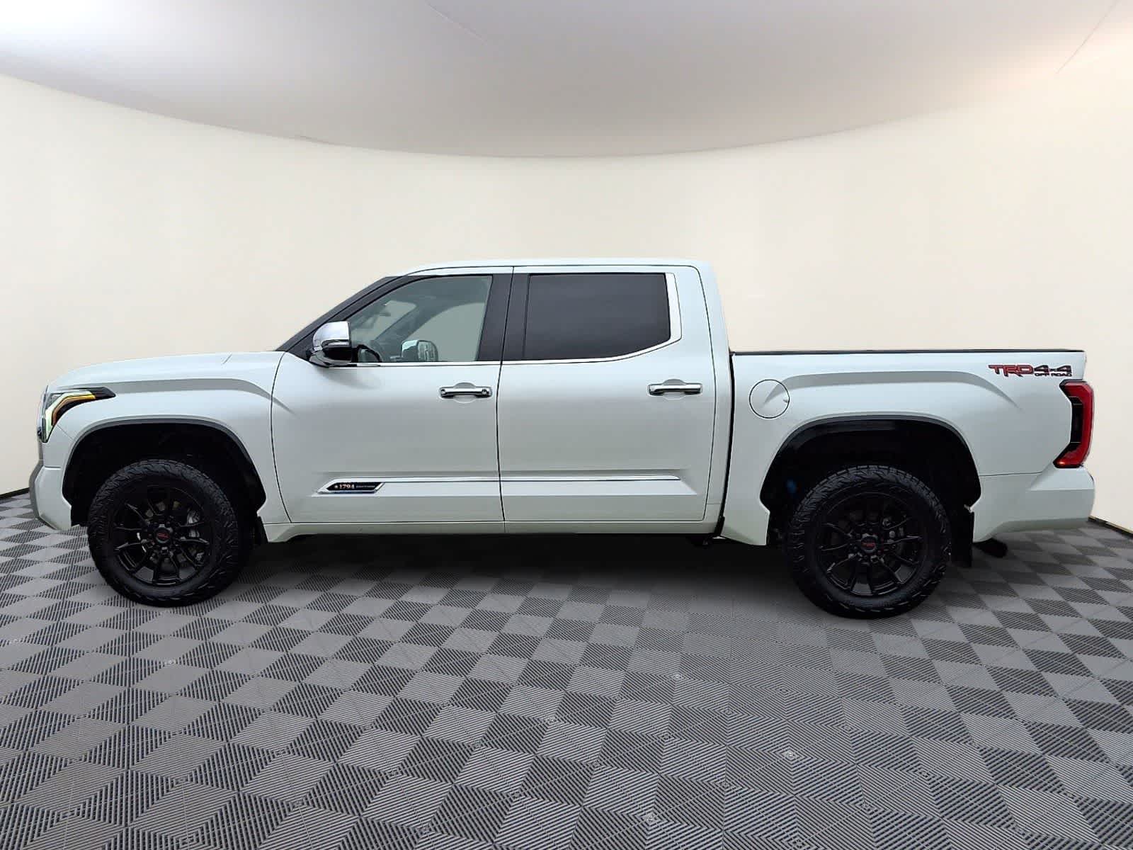Thumbnail: 2022 Toyota Tundra - 10