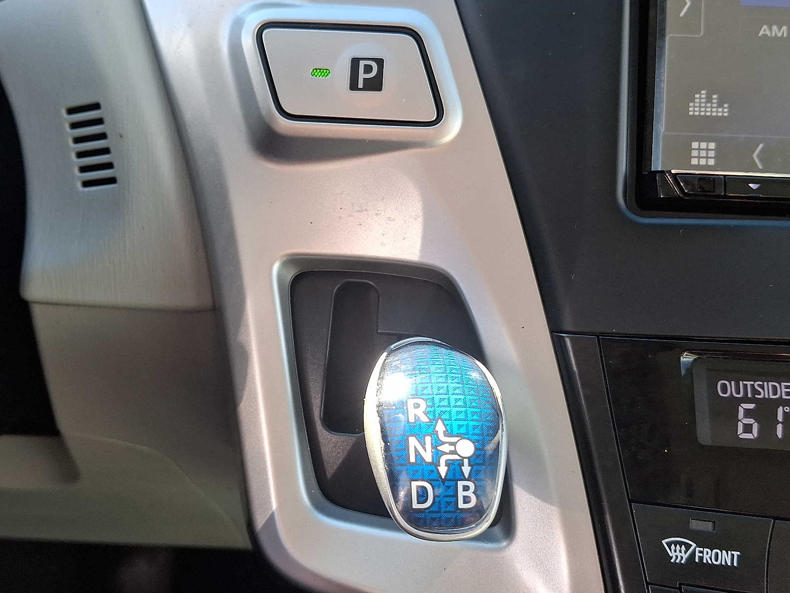 Thumbnail: 2013 Toyota Prius v - 13