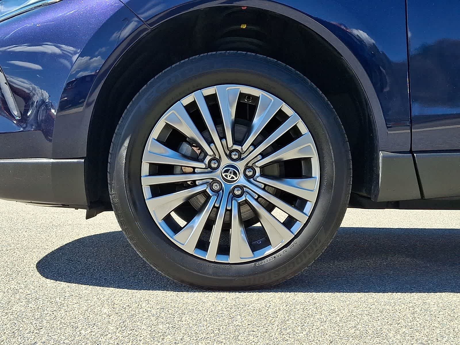 Thumbnail: 2023 Toyota Venza - 11