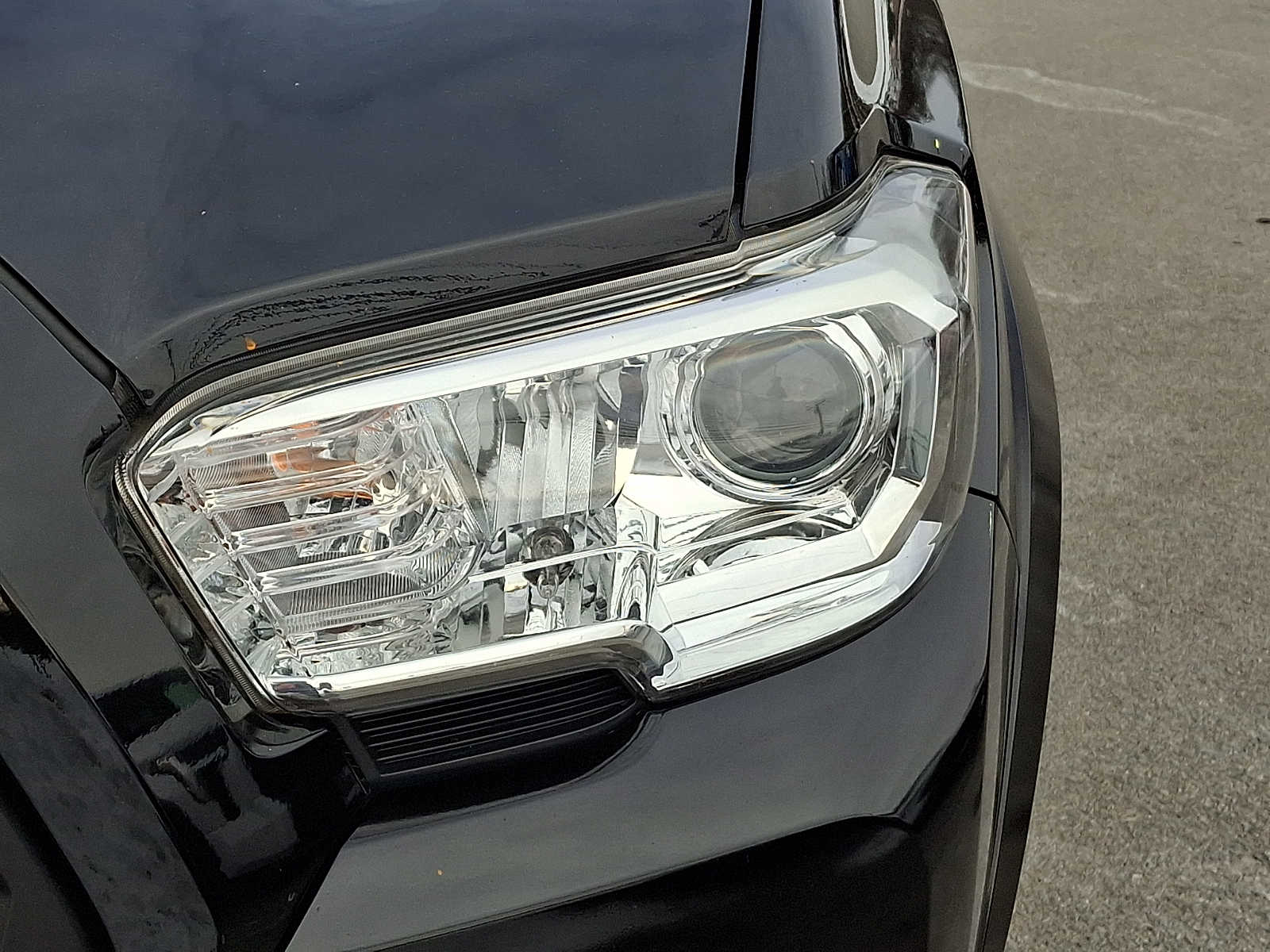 Thumbnail: 2019 Toyota Tacoma - 12